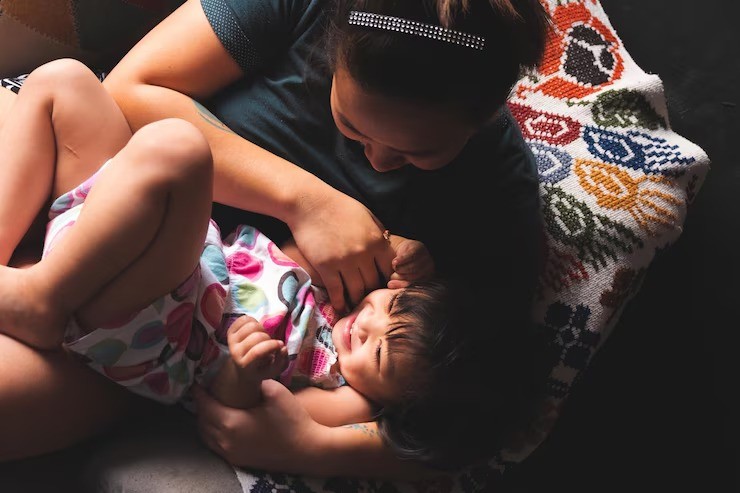 anak overstimulasi, anak rewel tanpa sebab, cara menenangkan anak tantrum, anak sensitif suara, parenting balita